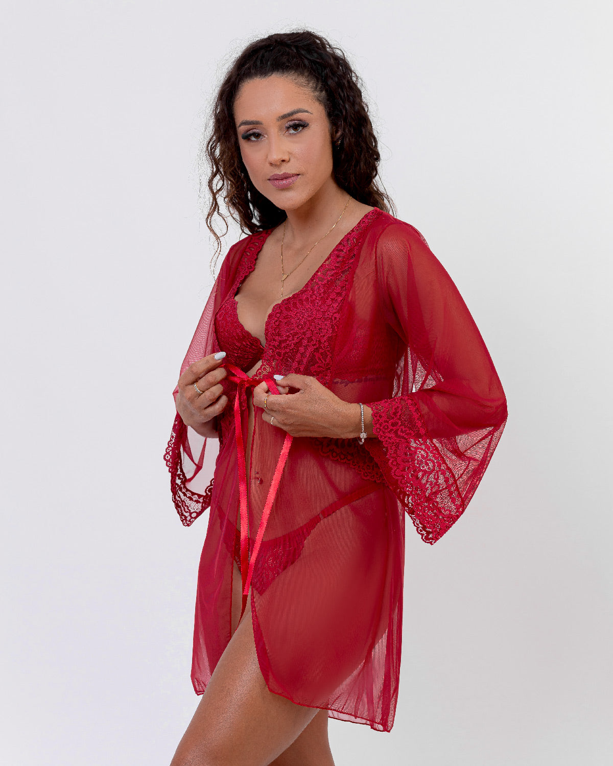 Robe Curto de Tule com Renda Manga Longa e Fechamento em Cetim Bea