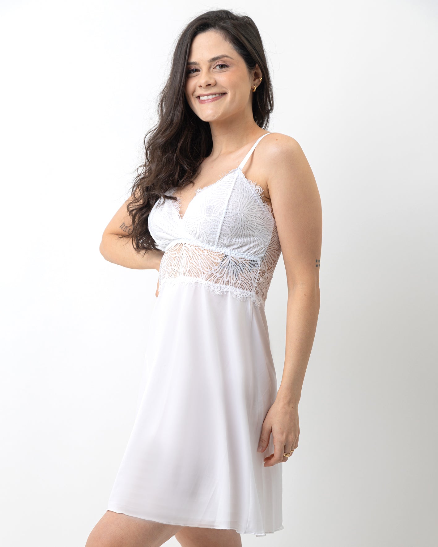 Camisola de Liganete Acinturada com Renda Chantilly e Bojo Forrado Crys