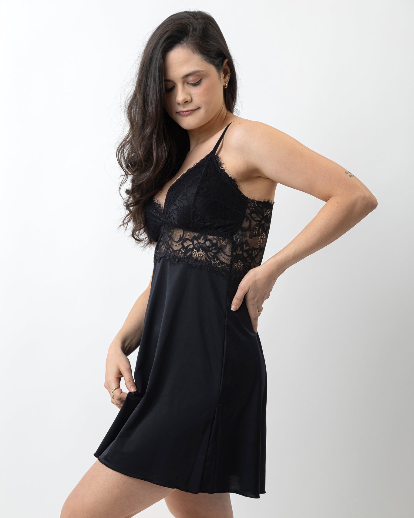 Camisola de Liganete Acinturada com Renda Chantilly e Bojo Forrado Crys